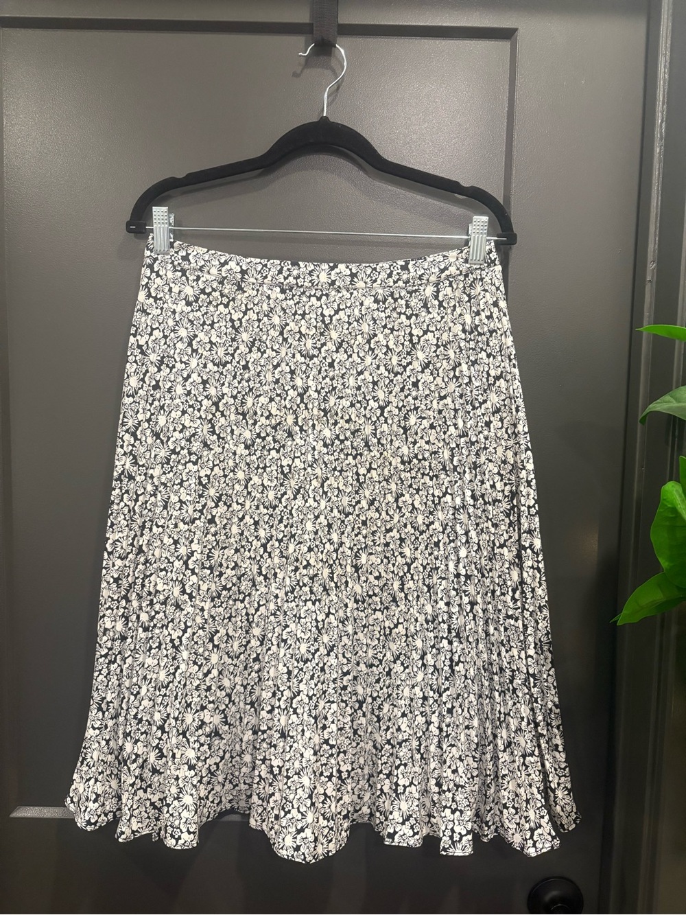 Karl Lagerfeld Paris Floral Pleated Midi Skirt Size 4 🌼